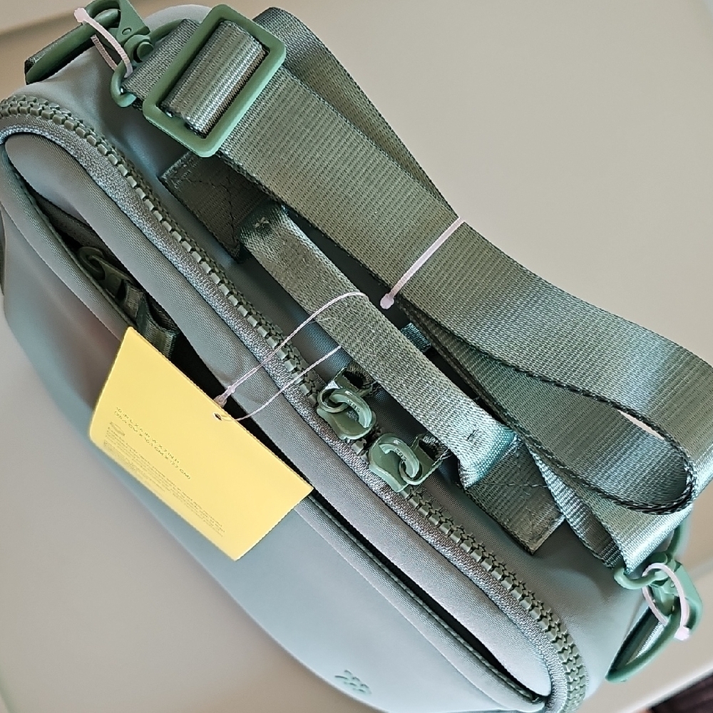 Faux Neoprene Lunch Tote - All in Motion Sage Green: Zipper Closure - Picture 3 of 5